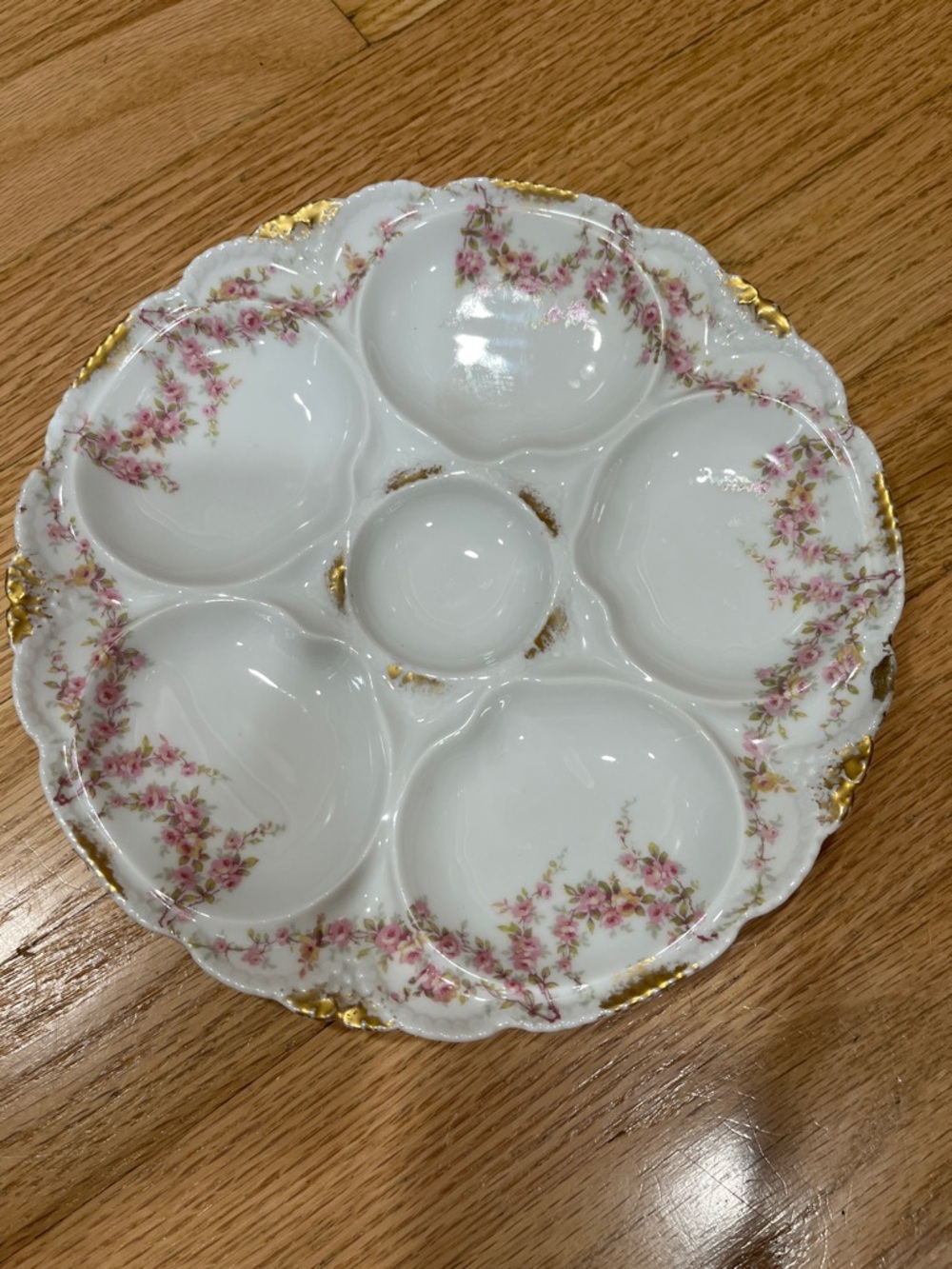 Limoges White Porcelain Floral Oyster Plate with Pink Rose Sprays and Gold Trim - Picture 11 of 12